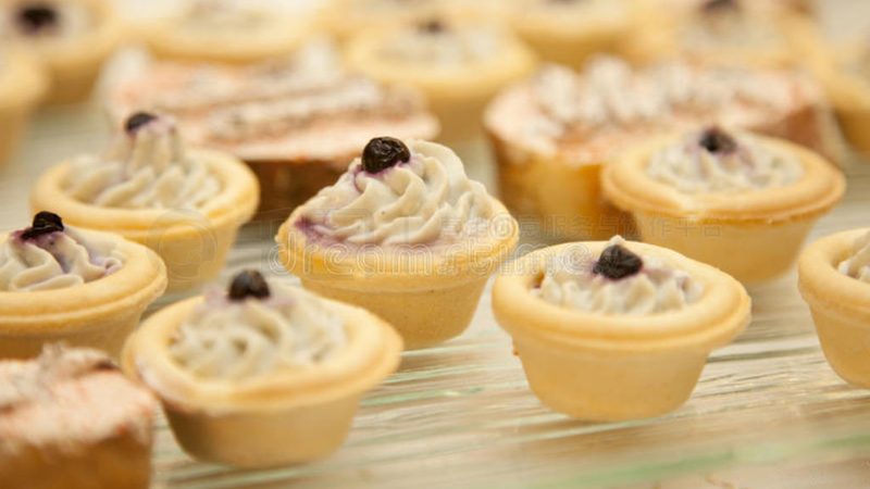 优质供应商是保证食品质量的关键。在筛选供应商时，可以从以下几个方面进行：